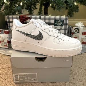 Nike Air Force 1 LV8 (Women’s 7.5)